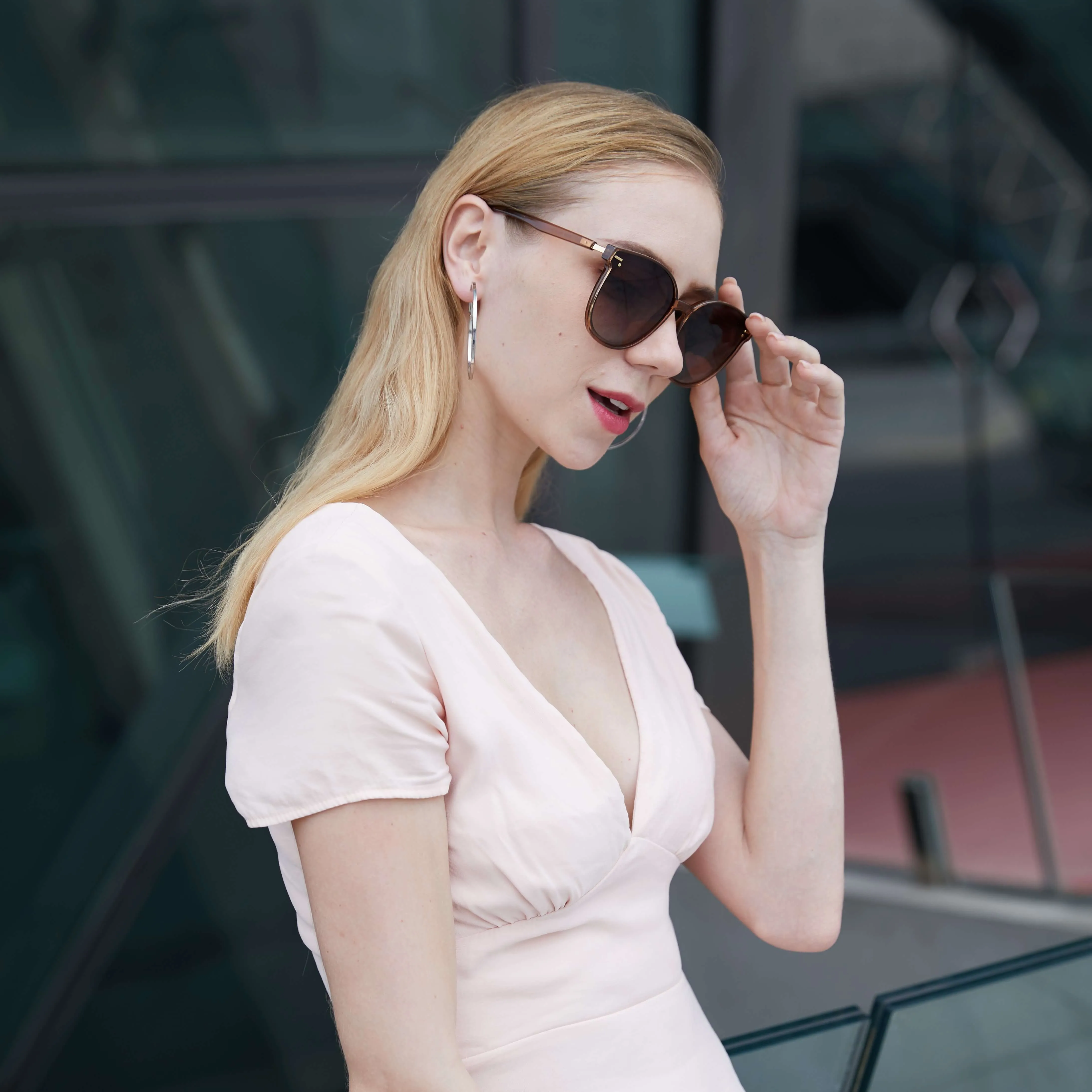 DUCO Classic Cateye Sunglasses for Women Polarized Trendy Designer Round Style W017