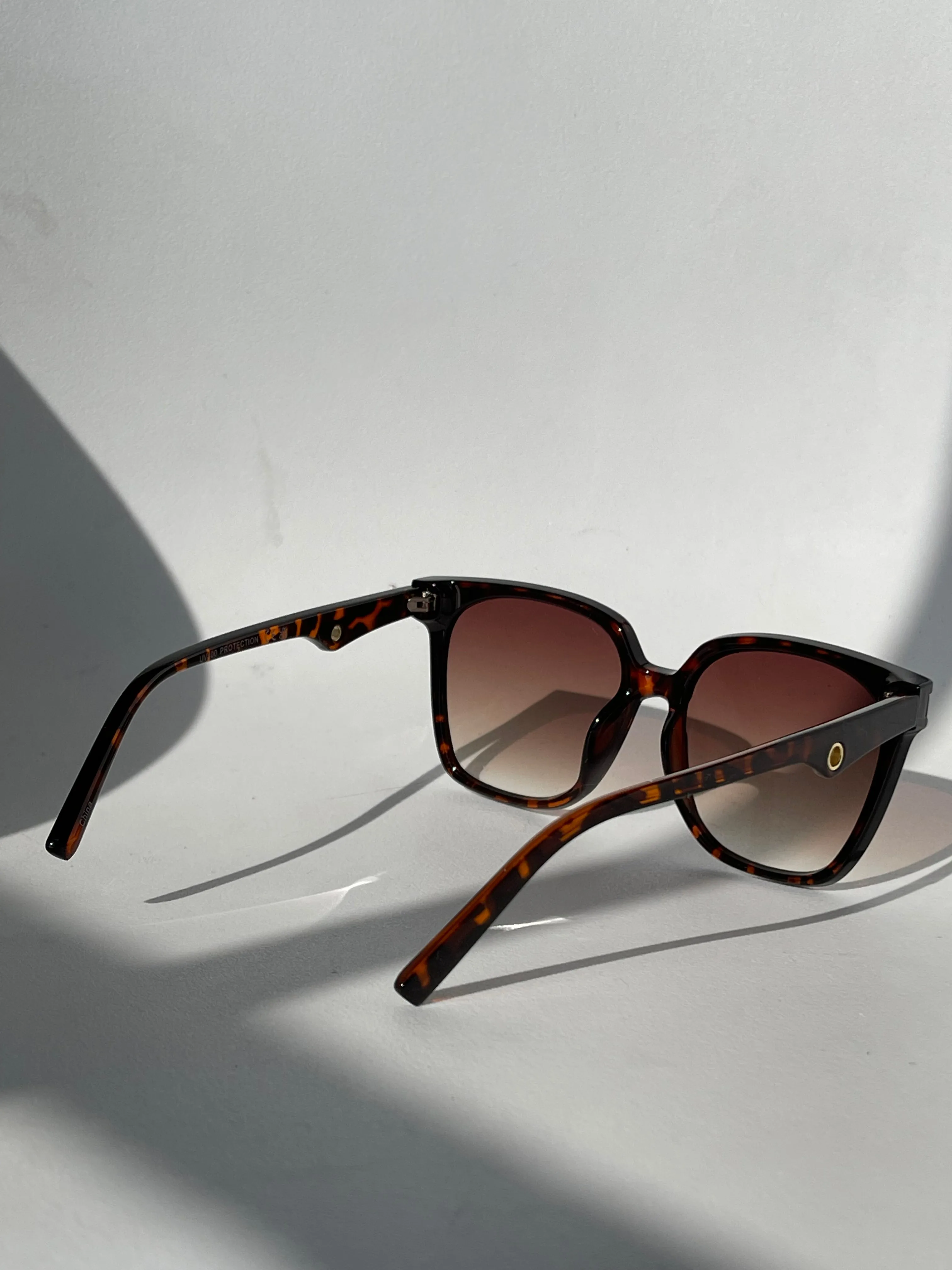 Susan Double Stud 70s Style Sunglasses In Tortoise